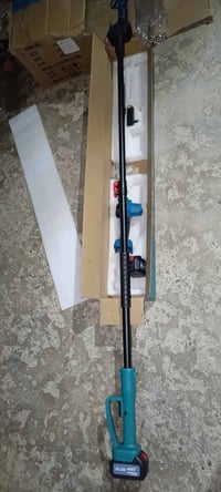 منشار أغصان كهربائي • بطاريتين • قابل للتمديد ٢م