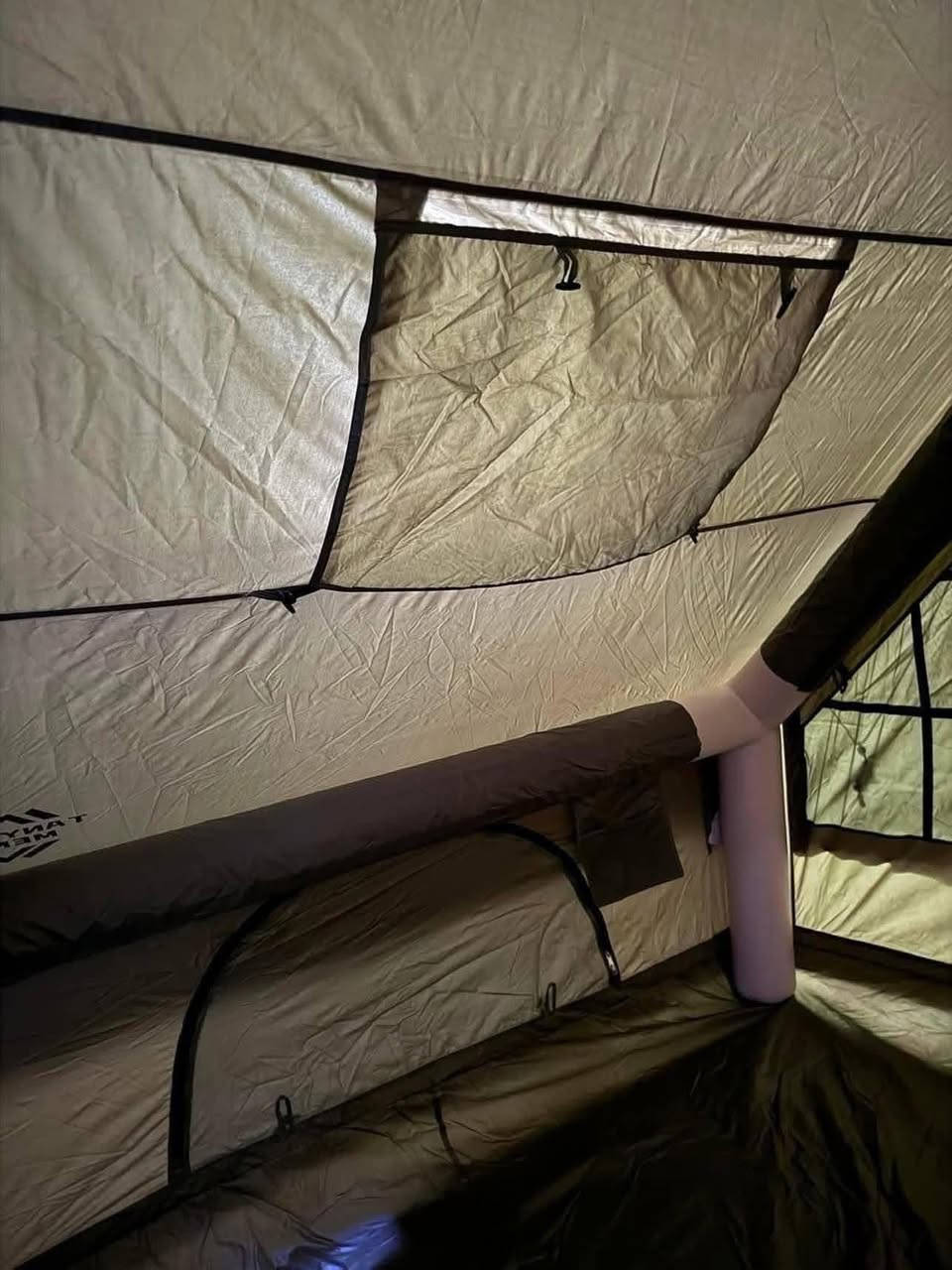 خيمه. حجم كبير. 2*3*210
لون مميز. زيتوني. عسكري
الوزن 19 كيلو.  

الملحقات  جنطه لحفظ الخيمه 
اوتاد. حجم كبير.  وزن ثقل 
حبال.  من ضمن الخيمه 
خامه اصليه مطريه   بوري. عريض. ميتاثر ب الرياح لقويه 

عندي. بعد  صويه حطب. اصليه
دوشك نفخ عدد. ثنين اصلي. 
سرير عسكري.  زيتوني 
كرسي.  بي. شمسيه 
سليب.  باك ***********
