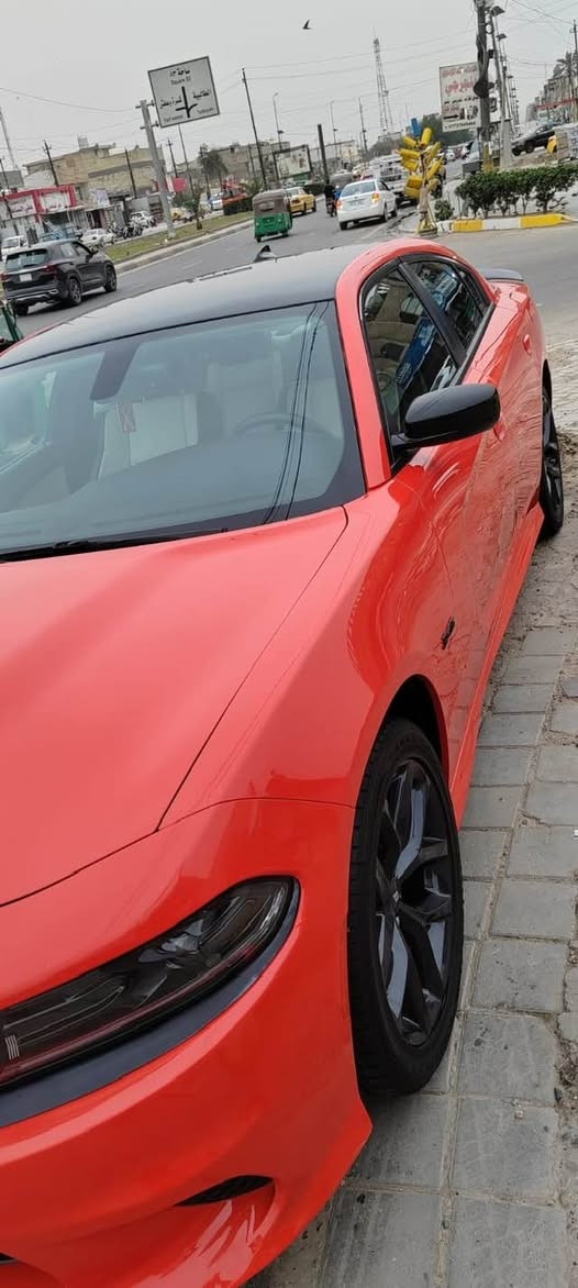 جارجر موديل ٢٣ هيمي ٥٧٠٠ ارتي السياره جديده لوك دخول جديد 
وارد امريكي منفيس السياره بسمي مكانه بغداد ماشيه ١٤ الف كيلو متر وليس ميل *********** بيه وات ساب  معروظه ٢٢٠ ورقه وبيه مجال لشراي
