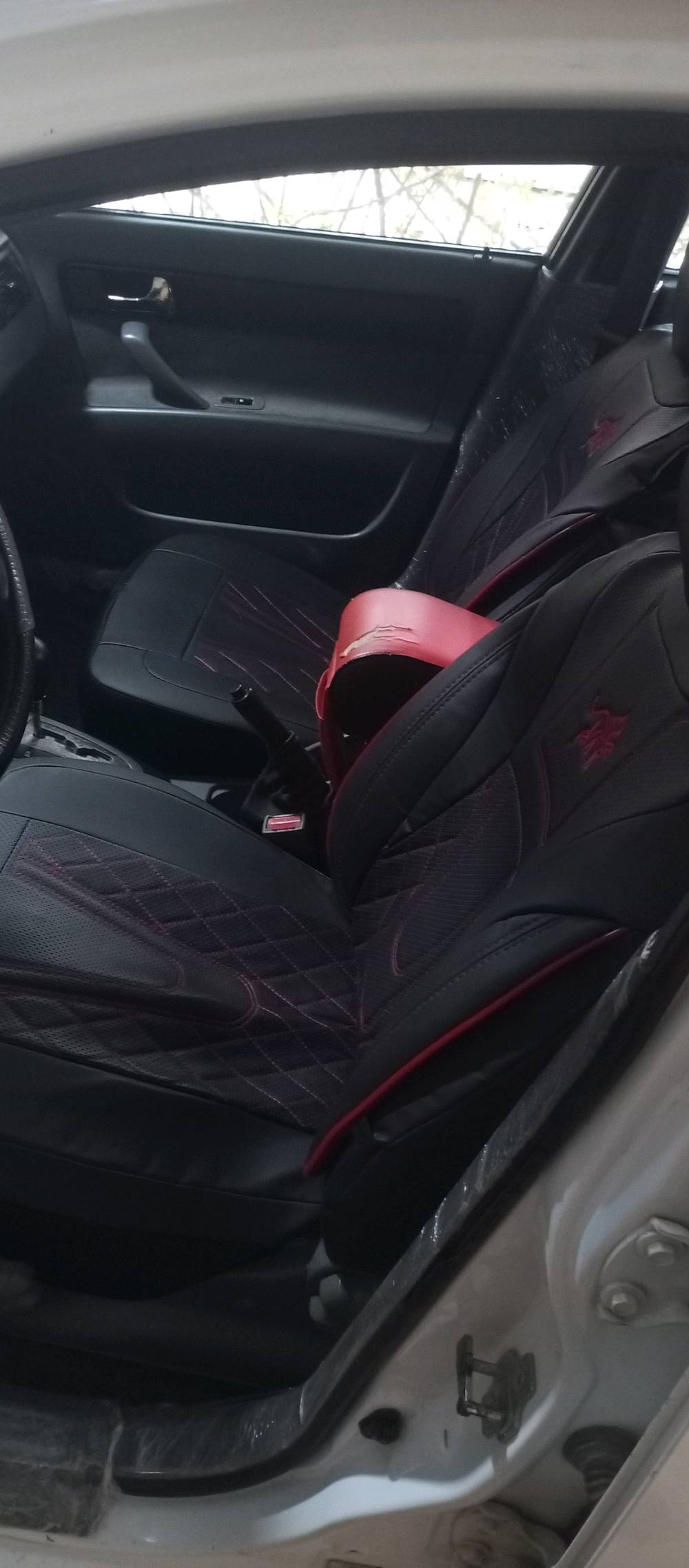 اوبترا 2009 بيها جاملغات الكدام صبغ وشوية جوة قبق البانزين سعرها 85 مكاني سد الموصل