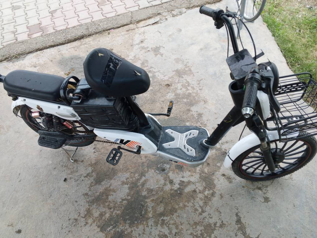 دراجة شحن للبيع بيها الشاشة والبريك خلفي عاطلة سعر 160 شراي يتصل ***********
