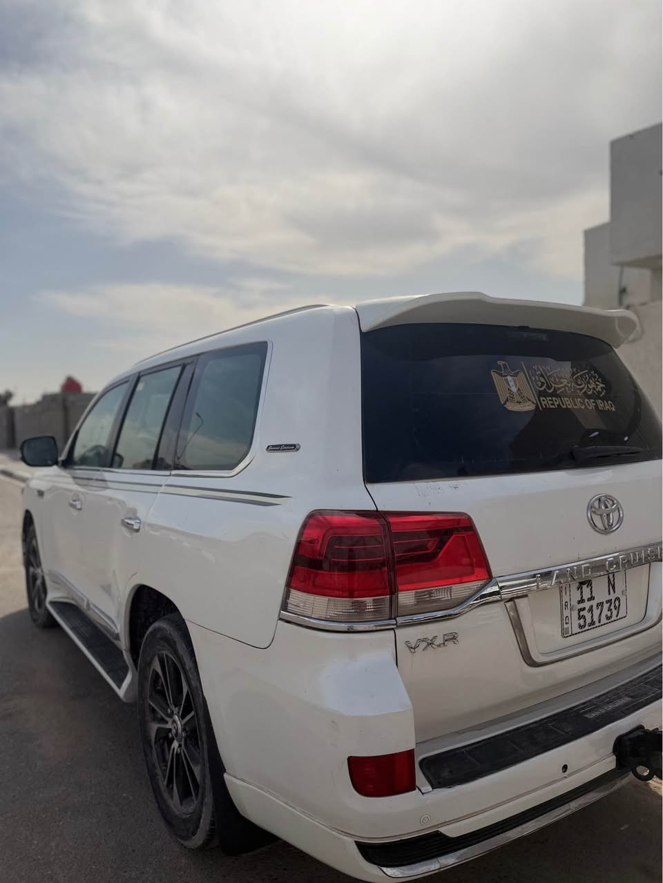 السلام عليكم للبيع سيارة لاندكروز جكسار موديل 2008 ومحدثه داخل وخارج بلكامل تحديث اصلي موديل 2021 رقم بغداد دولي جديد تحويل ثاني يوم السيارة كفاله من الكص و النقل و التحويل و الضربه القويه والمكينه ولكير مكفولات جدد حداديه جديده السياره فوول مواصفات تنته واشارات بلمري وحساسات خلفيه وتدفئة وتبريد وشاشة داخلية لايت لد زنون عالي وناصي السيارة فول مواصفات السيارة جاهزه دون اي نقص السياره بانزين V8 للبيع أو المراوس حسب القناع سعرها 245 ورقه 
مكان سيارة البصرة
*********** البصرة, العراق
