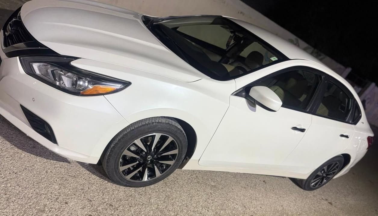 نيسان التيما خليجي SVموديل 2018 ماشيه63   جاملغ مبدل ابلادي اثر شخط بدون دواخل والباقي مكفول وسونار مرفق مع الصور كير محرك مكفول سنويه ساقطه رقم جديد رقم سليمانيه شرط التحويل
مكان السياره ديالى
رقم الهاتف***********
