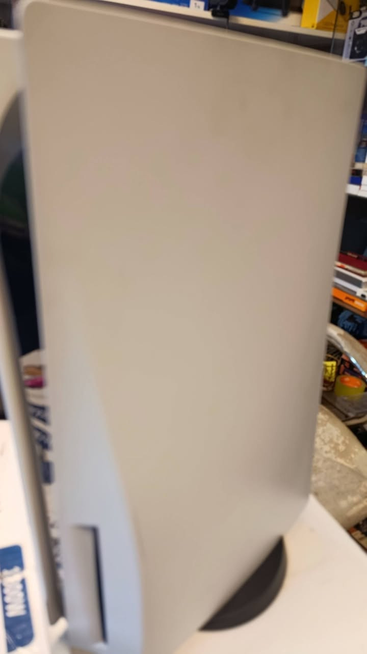 السلام عليكم 
متوفر ps5فات نظيف جدا بلاد استعمال قليل جدا كامل ملحقات بدون كارتونه دبل جوستك السعر 575 للتواصل ***********
