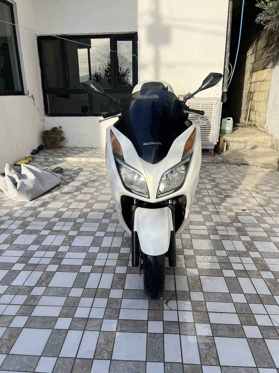 هۆندا فۆڕزا سفر ١٢
پاک و بێکێشەیە کلاج و قایشی شەریکەی لەسەرە مەکینەی نەکراوەتە و دەسکاری نەکراوە 
سعری ١٥ وەرەقە
***********
