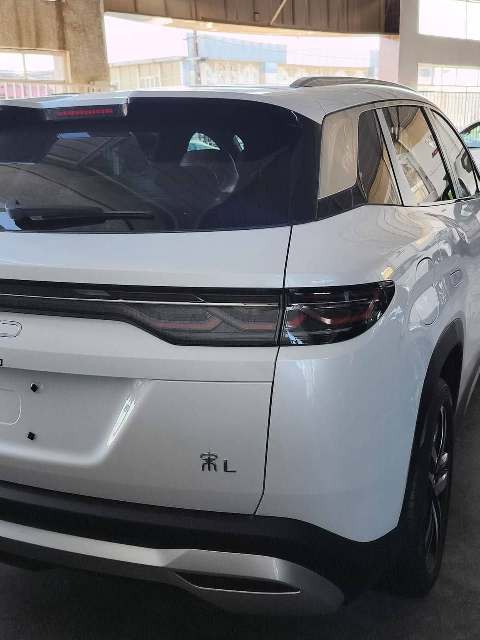 🚗 للبيع
BYD Song L 2025 هايبرد 

بي واي دي سونغ ال -2025

🌍 المدينة –  بغداد – البياع 

•   🛣️  المسافة المقطوعة    - زيرووووووووووو

اتصل على رقم ***********

 

✅ المواصفات :

🚗 BYD Song L موديل 2025

🎨 اللون: أبيض

📍 زيرو كيلومتر

🌍 وارد صيني

⛽ نظام هايبرد اقتصادي ومتطور

⚙️ محرك 1.5 لتر

.... 💯 جنطة كهرباء /كرسي كهرباء

🔩 4 سلندر

🔧 ناقل حركة أوتوماتيك

🛞 دفع رباعي AWD

• شاشة لمس حديثة

• شاشة HUD أمامية

• بلوتوث

• Apple CarPlay

• Android Auto

• نظام ملاحة GPS

• كاميرا خلفية

• كاميرات 360 درجة

• حساسات أمامية وخلفية

• شاحن لاسلكي

⭐ تصميم رياضي حديث وفخم

⭐ تقنيات متطورة داخل المقصورة

⭐ قيادة مريحة وثبات عالي

⭐ اقتصادية ممتازة في استهلاك الوقود

⭐ زيرو كيلومتر وحالة ممتازة جداً
