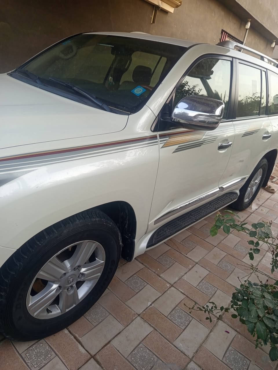 سلام عليكم لاندكروز 2014 مكفوله كفاله عامه بمعنه الكلمه سعر 4شدات وشراي يدلل ***********
