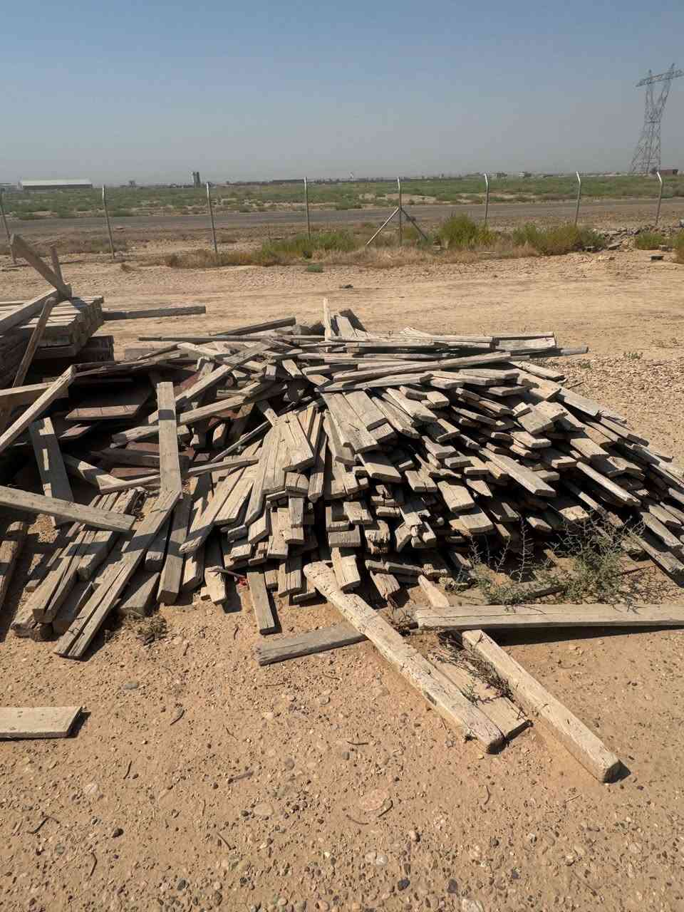 سلام عليكم خشب البيع 
سير 3 متر 150 سير
بلاويت 80 قطعه واكثر مشرحه عله 40
طبش عله متر خير من الله 
ابيع شلعه كلهن بسعر مناسب 
رقم الهاتف/***********

