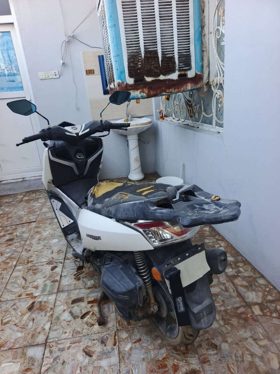 سلام عليكم
اخوان دراجه n max صيني 
محرك 150cc
 مديل 2023
محرك مفتوح 
كفارت 80بلمئه انظاف 
ابيع سويج 
دراجه تشتغل وتمشي 
سعر 650 وبيه مجال 
رقمي ***********
بي واتساب
