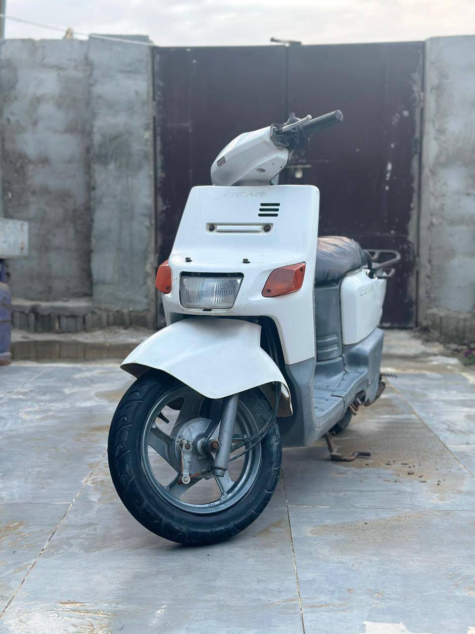 سلام عليكم دراجه بيكم للبيع كلشي شغال  السعر 350 وبيها مجال العنوان كربلاء شارع الرجديه  التواصل الرقم  ***********
