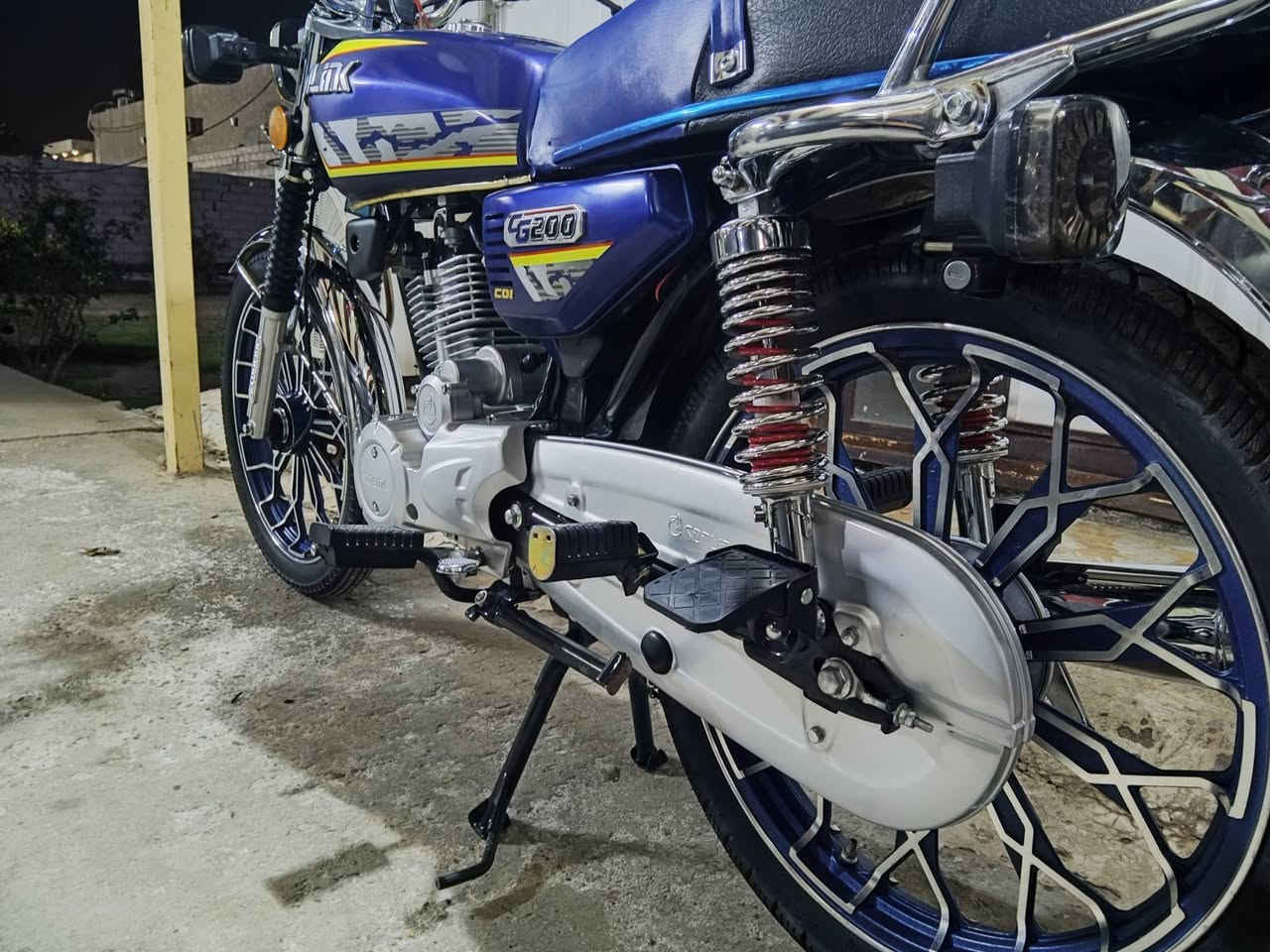 سلام عليكم
دراجه ايراني موديل 24 دراجه وضع شركه محرك 200 برغي مامبدل بيهه للاستفسار 
***********
*********** وبيهن واتس
