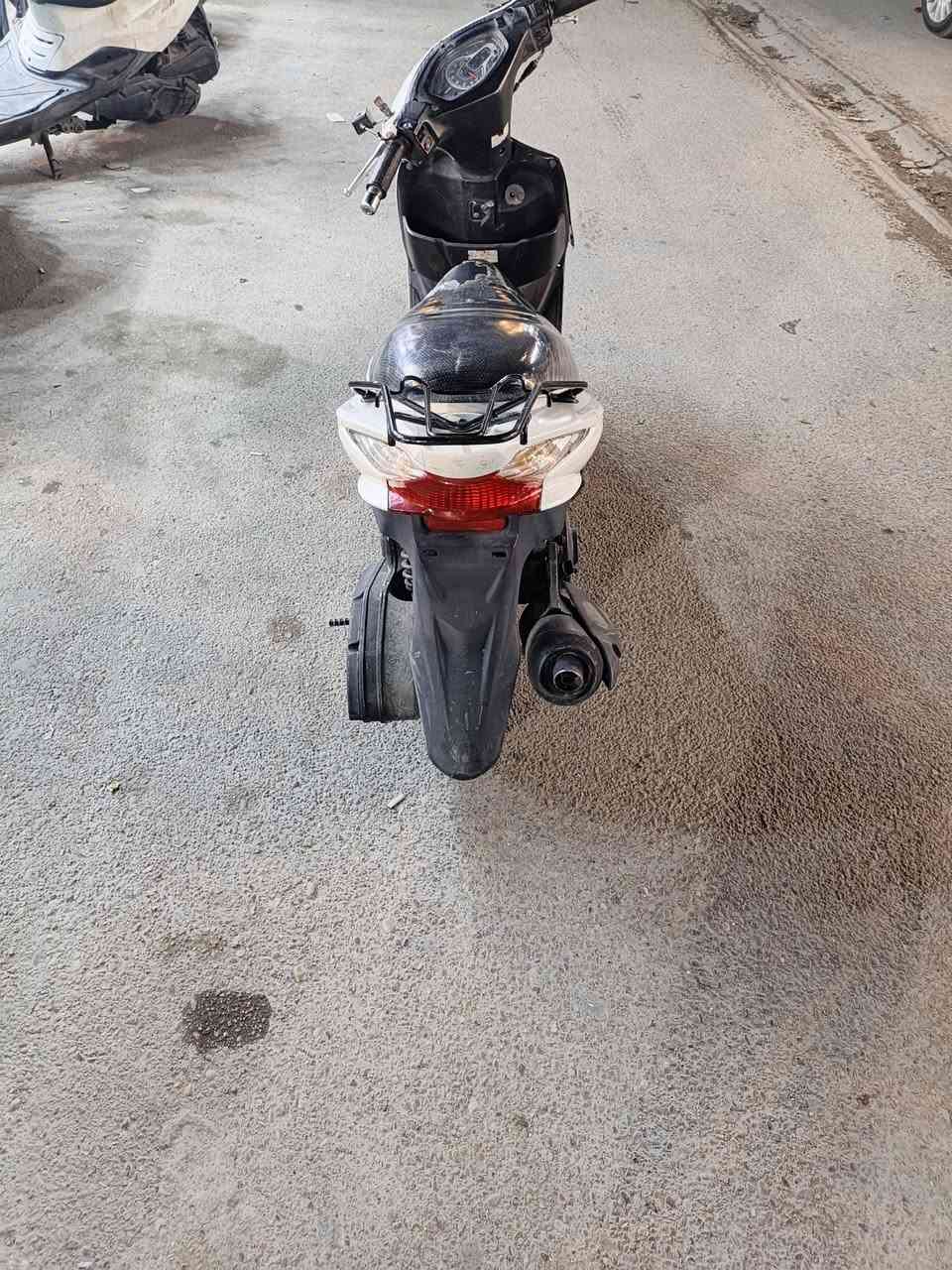 للبيع ادرس ياباني ستاند كهربائي دراجه نازله قبل سنه بس تعبت شويه وبيها رنكات السعر ٢٧٥وبيها مجال العنوان الاعظميه يتصل// ***********دراجه مال رميه بس كامت وكشر شوفت عين
