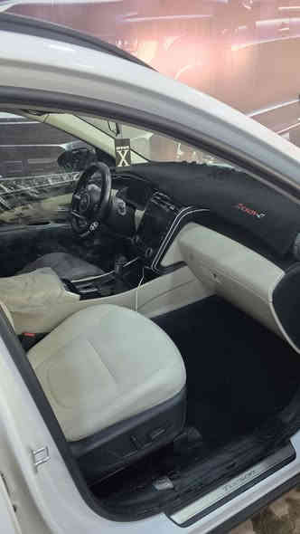 السلام عليكم 
توسان خليجي موديل 2024 رقم بغداد 
ماشية 23 السياره جديده 
بيها بس ذني الي مأشر عليهن منزلهن بالصوره 
سعرها ب205 وبيها مجال

0787 944 4994
