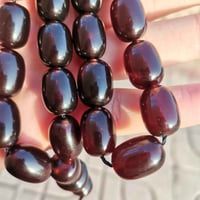 كهرمان أحمر طبيعي • ٣٣ حبه • ١١×١٤ مم