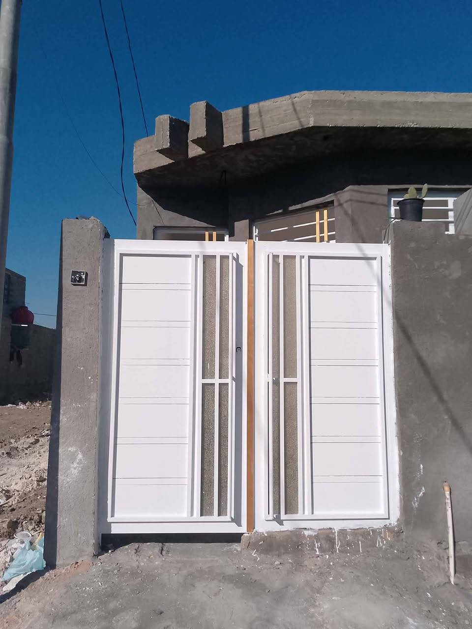 سلام عليكم بيت البيع 100 متر وجهيه 5 نزال 20 طابو زراعي سند 25 
يحتوي عله غرفه وصاله ومطبغ وكلدور ومجمع صحيات البيت كامل عنوان ابو غرق هيثم الجبوري شارع الثالث الستفسار ***********
