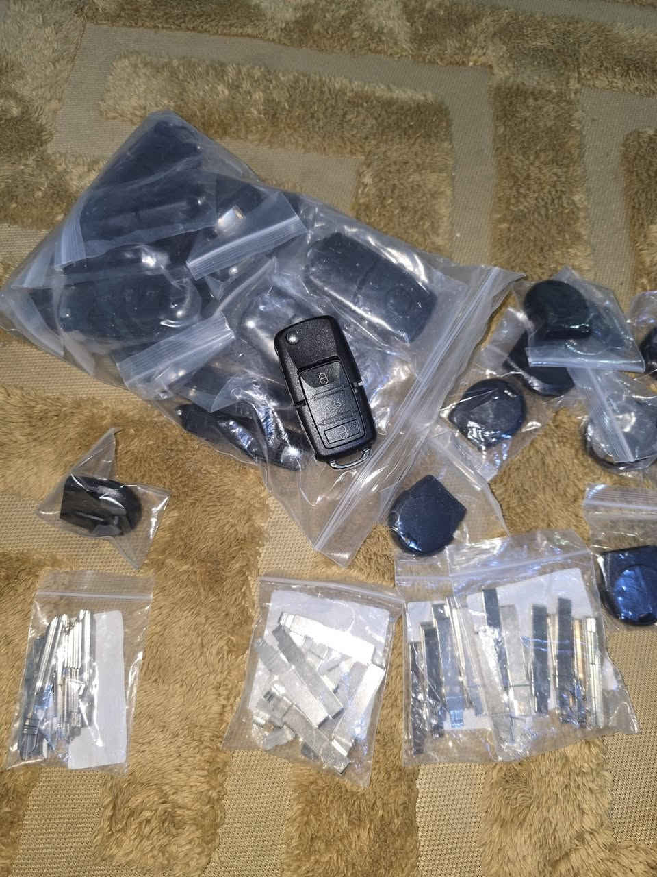 سلام عليكم متوفر كفرات مال بصمه 20 قطعه معه مفاتيح 40 قطعه سعرهن كلهن 40 الف


**إذا كنت صاحب هذا الإعلان وتريد حذفه لأي سبب، رجاءا أرسل رسالة إلى الدعم الفني**