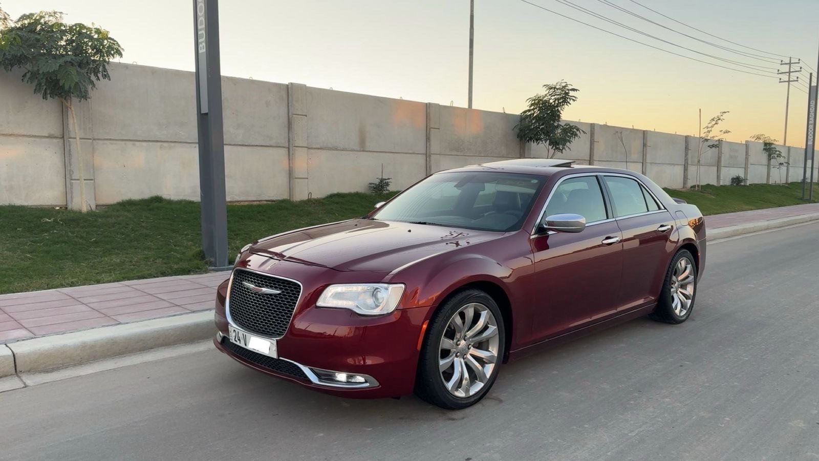 السلام عليكم..
كرايسلر اوباما 2017 كلين تايتل بدون صبغ بدون بارد ماعدا الدعاميه الاماميه اني صبغتها وصورها قبل الصبغ موجوده وبيه رصعه بالهلال جاملغ الخلفي 
مواصفات C
بانوراما
كشنات جلد كهرباء 2
كشنات تدفئه تبريد
شاشه ابل كار بلي
برده خلفيه
ستيرن صاج كهرباء 
ميموري خزن
دوسات نيكل
مري قلاب 
فول مواصفات عدا الرادار
السياره جديده بدون اي نقص ماشيه 115 الف ميل باامريكا ماشيه جانت 70 الف ميل رقم دهوك بااسمي رايدها ب 247 $ وبيها مجال مكانها بغداد اليرموك للأستفسار ***********