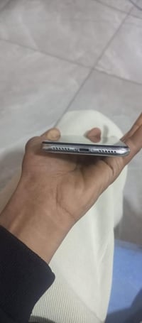 آيفون XR • شغال • ضهر مكسور