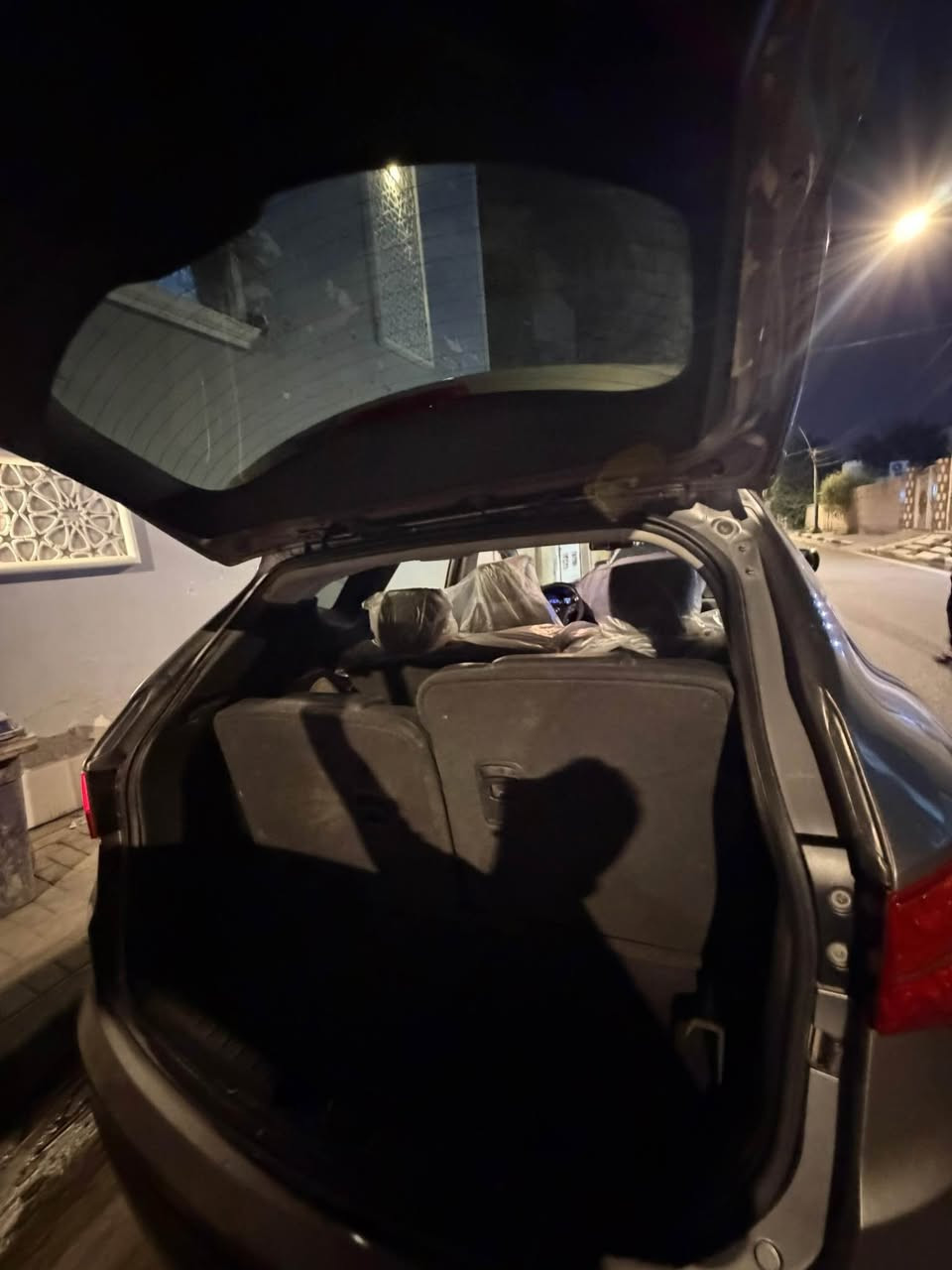 السلام عليكم
هيونداي سنتافي كندي موديل 2016   السيارة 7 راكب
داخله كلين تايتل يعني مدخلينها كفالة لا حادث ولا غرق
هنا صار بيها عندي جاملغ خلفي انضرب وصلحته وصار بي صبغ كلير  مع باب الجنطة فقط 
واجه بيها من كندا جاملغ كدام بي كلير بلاد 
هذا الفقط الي بيها 
السيارة جاهزة واحلى من الصور 
رقم ذي قار  الجديد بأسمنا  مشروع وطني والي ياخذها نشرط علي تحويل
ويتم تحويلها هنا  بالبصرة 
السيارة تبريدها ثلج مكينتها ماشاءلله كلش حلوه وكيرها حلو 
علماً. اليوم سويتلها سونار وعندي كتاب الفحص مالها حتى اكون صادق امام رب العالمين
السيارة مايحتاج اكول مواصفاتها معروفة  فول عدا الفتحة 
مكان السيارة
 البصرة ياسين خريبط 
سعرها 126 ورقة وبيها مجال وماكو بهيج سعر 
رقم الهاتف *********** البصرة, العراق
