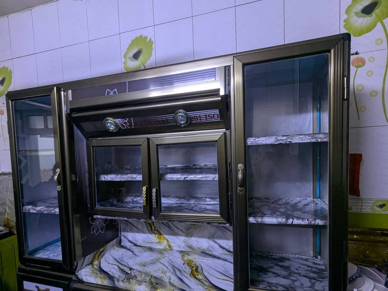 كاونتر مستعمل قليل 3قطع  طول مترتين  السعر 350  عنوان بغداد مدينة الصدر
رقم  ***********
