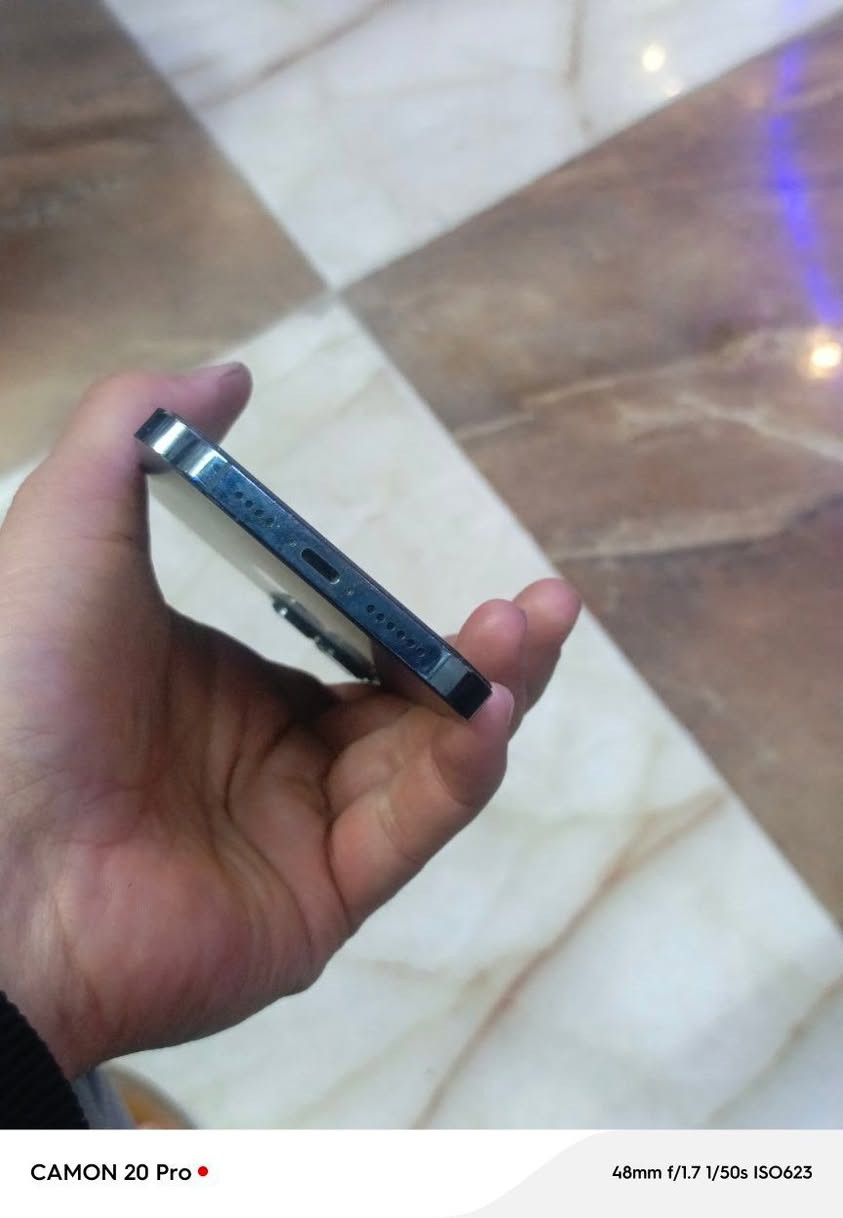 ايفون 12 برو ماكس بطاريه 84 ذاكره 256 جهاز نضيف كله بلاد شرط حاسبه سعره 390 بي مجال بسيط  ***********
