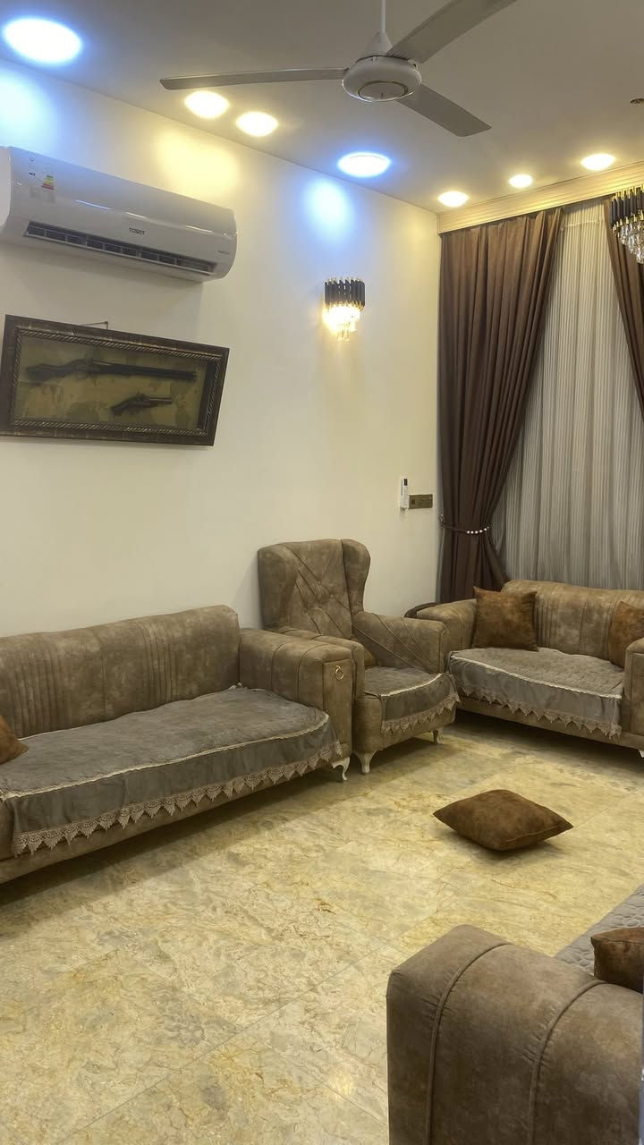 السلام عليكم بيت للبيع مساحة 100 متر 5x20 طابو ملك صرف موقعة حي اور الشارع العام مقابل معمل الرحلات البيت طابقين 3 غرف نوم للاستفسار الاتصال على الرقم ***********
