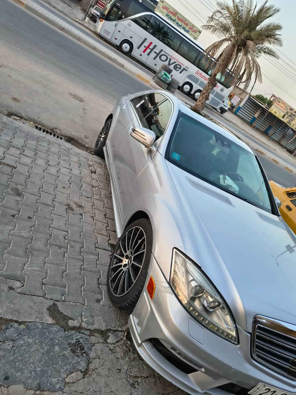 السلام عليكم مارسيدس s350 AMG  موديل 2008 محدثه2013 بجم فقط
6 سلندر بانزين فول مواصفات الاخير جوبلسات
ببيان شفط 
بيها قطعتين فقط
 البيع او للمراوس 
***********
