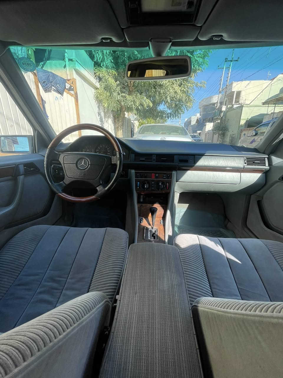 سلام عليكم اخوان مارسدس للبيع موديل (٩٢)فول مواصفات گيرمحرك بشرت  سياره محدش بيبي بيه قطعتين سبوغ مكفوله سياره سعر (٨٨)وه رقه و بيها مجال بصيت إذا موشراي لاتكتب تعليق ئكوبسوك بي٥٠ورقه  هاذه رقمي(***********)مكان  كلار تابع سليماني
