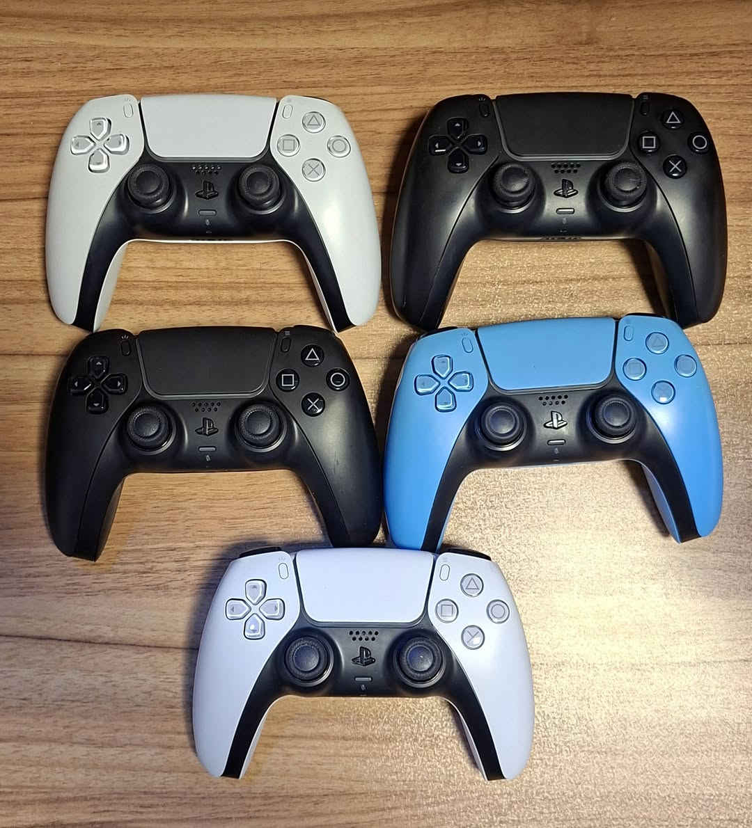 جوستكات بلي 5 اصلي باله شرط الفحص نظافه 100/100
السعر / 55 الف 
يوجد توصيل كافه محافظات العراق ب 3 الف 
***********
