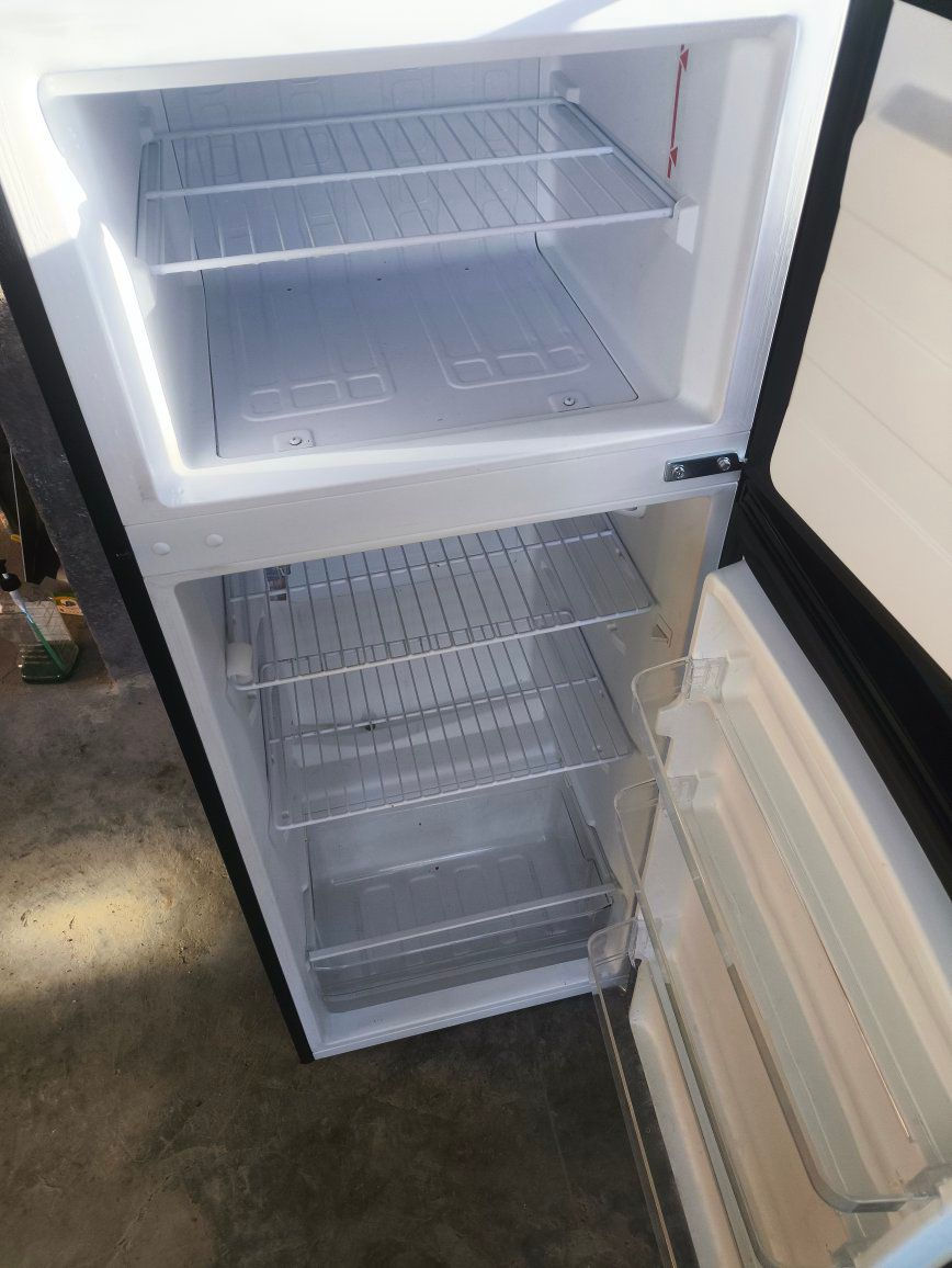 السلام عليكم ثلاجة جديدة استعمال قليل وطباخ جديد هم استعمال قليل اثنينهن 275الف


**إذا كنت صاحب هذا الإعلان وتريد حذفه لأي سبب، رجاءا أرسل رسالة إلى الدعم الفني**