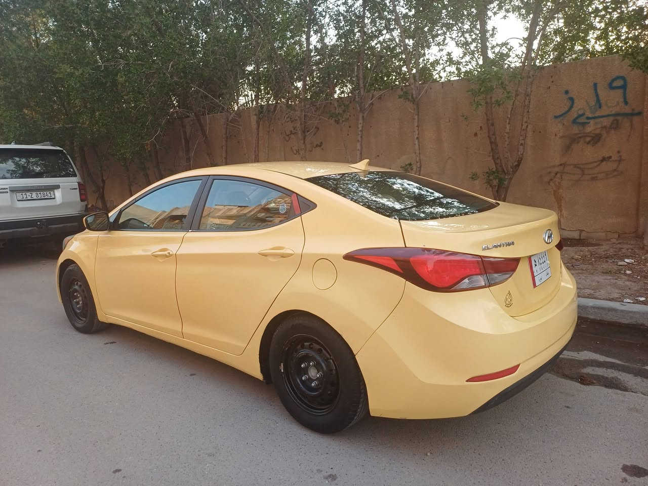 السلام عليكم ورحمة الله وبركاته 
من رخصة الأدمن المحترم 
هونداي النترا موديل 2015 
وارد أمريكي حادثها جاملغ خلفي وقبق جنطه 
بدون دواخل نهائيا ايرباك برده فقط 
رقم بغداد بأسمي شخصيا سنوية جديدة 
ماشيه 141 ميل 
مكينة وكير برغي ما مفتوح بيهن
 شرط الفحص تبريد صدر جديد 
تخم تاير جديد
 دوشمة عام المواصفات المعروفه 
شاشة وكاميرا تحكم جهتين تحديد مسار 
مكان السيارة بغداد شارع فلسطين ابو الزعفرانية 
معروضه 112 وبيه مجال ان شاء الله 
رقم الهاتف ***********
