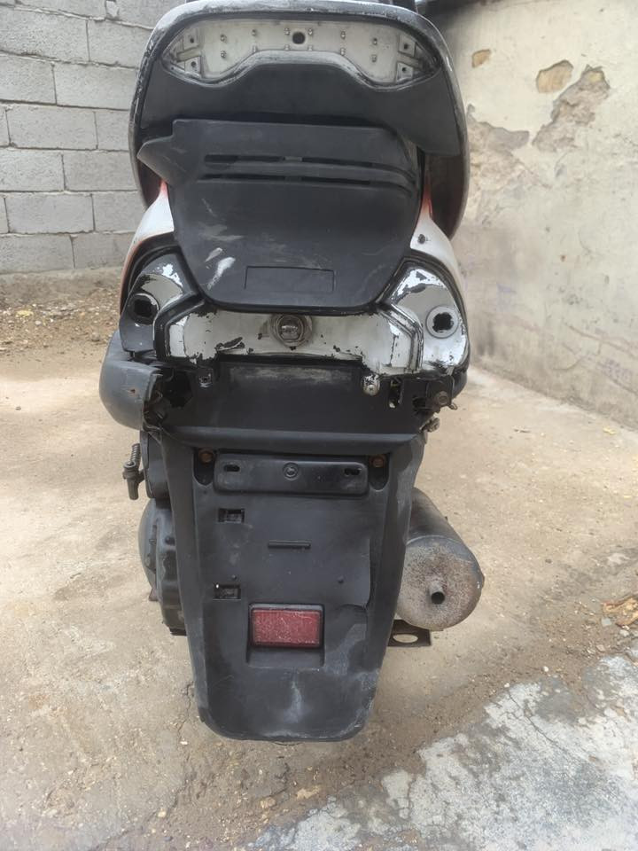 السلام عليكم شباب 
فراشه نضيفه مجفته جديد محرك نضيف كلش يحتاج بس كفرات فقط سلف هندر شغال 
مكاني بغداد الدوره قريب شركه الكهرباء 
السعر 150 وبيها مجال بسيط جداً
متواجد خاص او واتساب ***********
