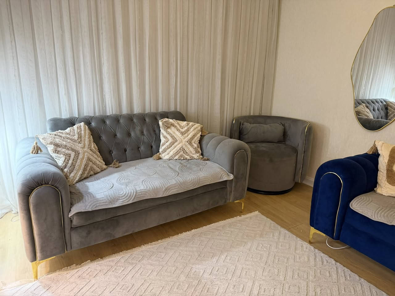 للبيع تخم ٧ مقاعد السعر 600 نظيف جداً السفنج لانازل ولادايس اخو الجديد والخشب تكمة  مو من السوكيات
العنوان مجمع بسمايه السكني


**إذا كنت صاحب هذا الإعلان وتريد حذفه لأي سبب، رجاءا أرسل رسالة إلى الدعم الفني**