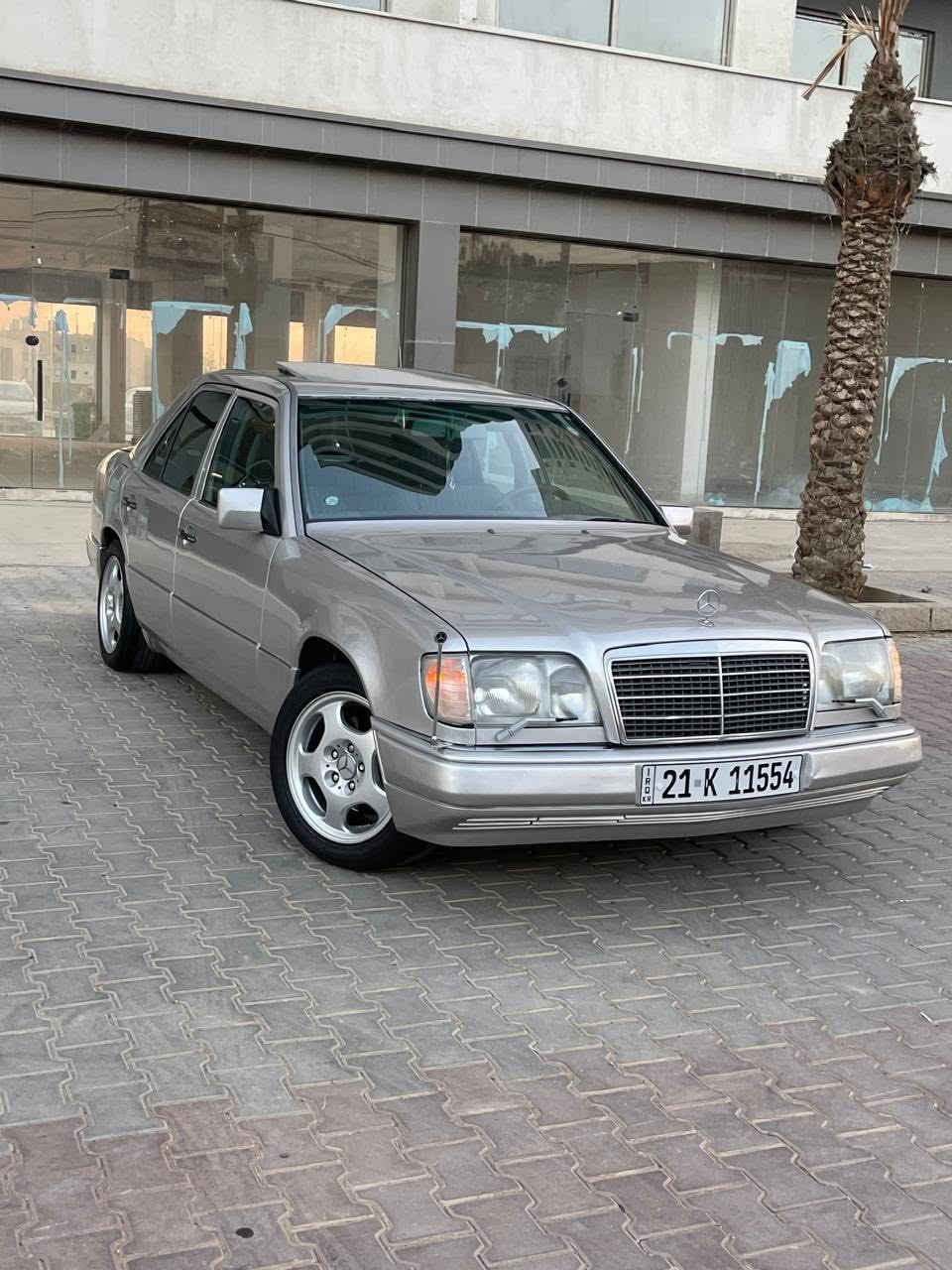 للبيع مارسدس دب موديل 1987محدث 94 محرك محور ملكه 3000vvt تبريد شغال  سياره مصبوغه عام للجمالي بدون ضربه بدون خياس قواعد دبلات سليمه رقم سليمانيه سنوية هزه جديد لحد 2031 بسمنا سياره جاهزه بدون نواقص ***********مكان سياره كركوك
سعر65 بي مجال بصيط
