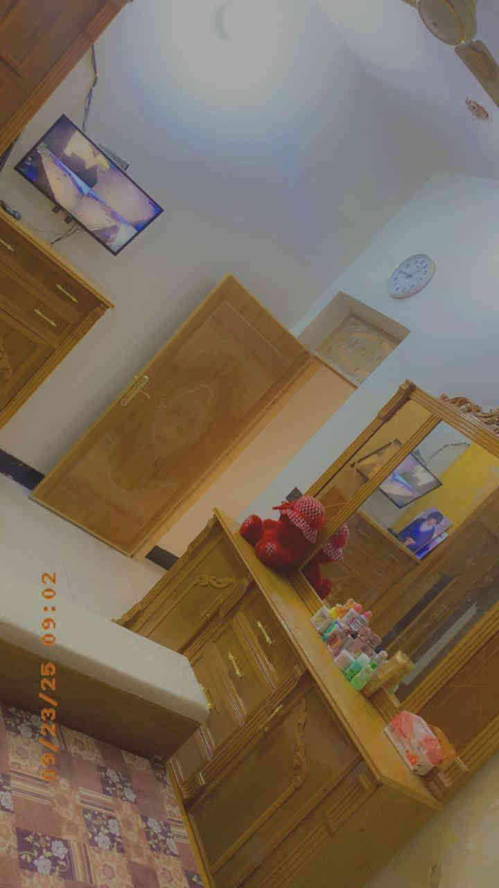 السلام عليكم
دار بضغط الخشب مساحه 150 متر بناء درجه اوله حديث 
عدد الغرف 2 
عدد الصحيات 2 
مطبخ 
استقبال 
صاله 
الدار ينباع مع الأثاث 
استفسار اكثر اتصال ع الرقم 
***********
