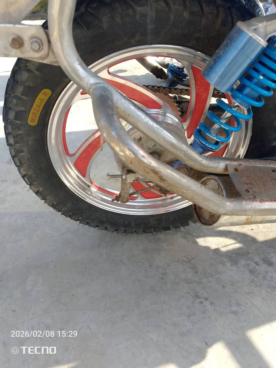 السلام عليكم دراجة جوندة موديل 17 أوراق أصولي نكرة  سلف وهندر  لايتات لد. الدراجه حلوة ونضيفة  محرك نضيف ومامفتوح  السعر 650 وبيهة مجال مكان حلة ناحية النيل. الشراي يجي خاص


**إذا كنت صاحب هذا الإعلان وتريد حذفه لأي سبب، رجاءا أرسل رسالة إلى الدعم الفني**