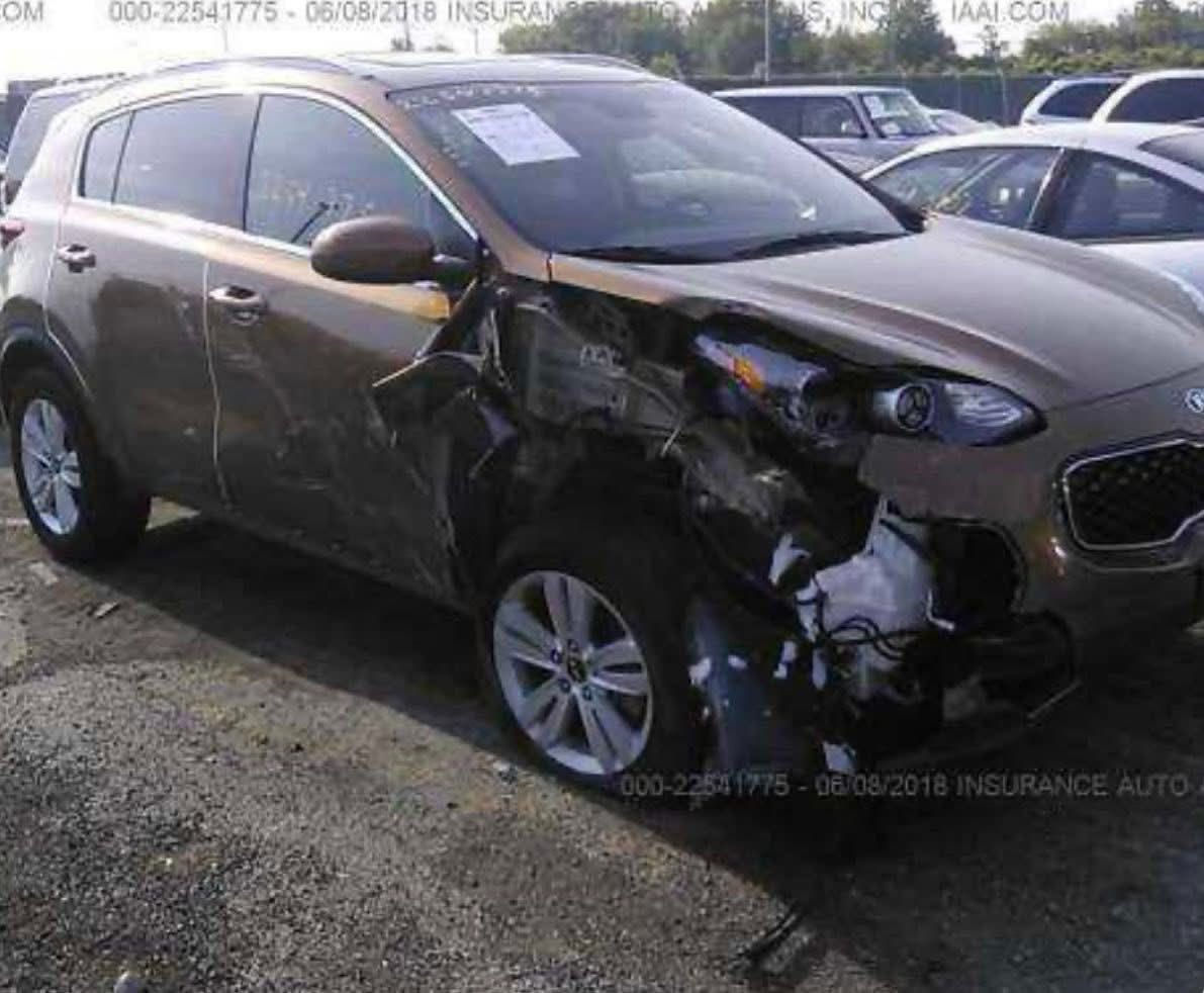 سلام وعليكم
سبورتج وارد امريكي

فتحه 

كراسي 

كهرباء 

وهيتر

سويج 

سياره قطعتين صبغ 

بيها 

موديل 2017

ماشيه 93 

رقم اربيل

سياره محرك جيتي لاين

سعره ***********
