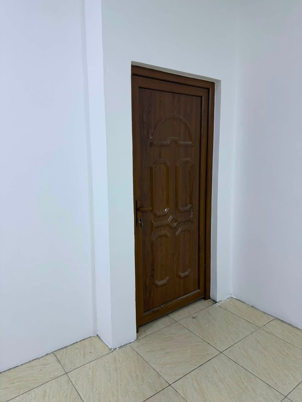 شقه اجر عنون القائم شارع الطباء قرب الدكتور حمدي الالوسي ***********
