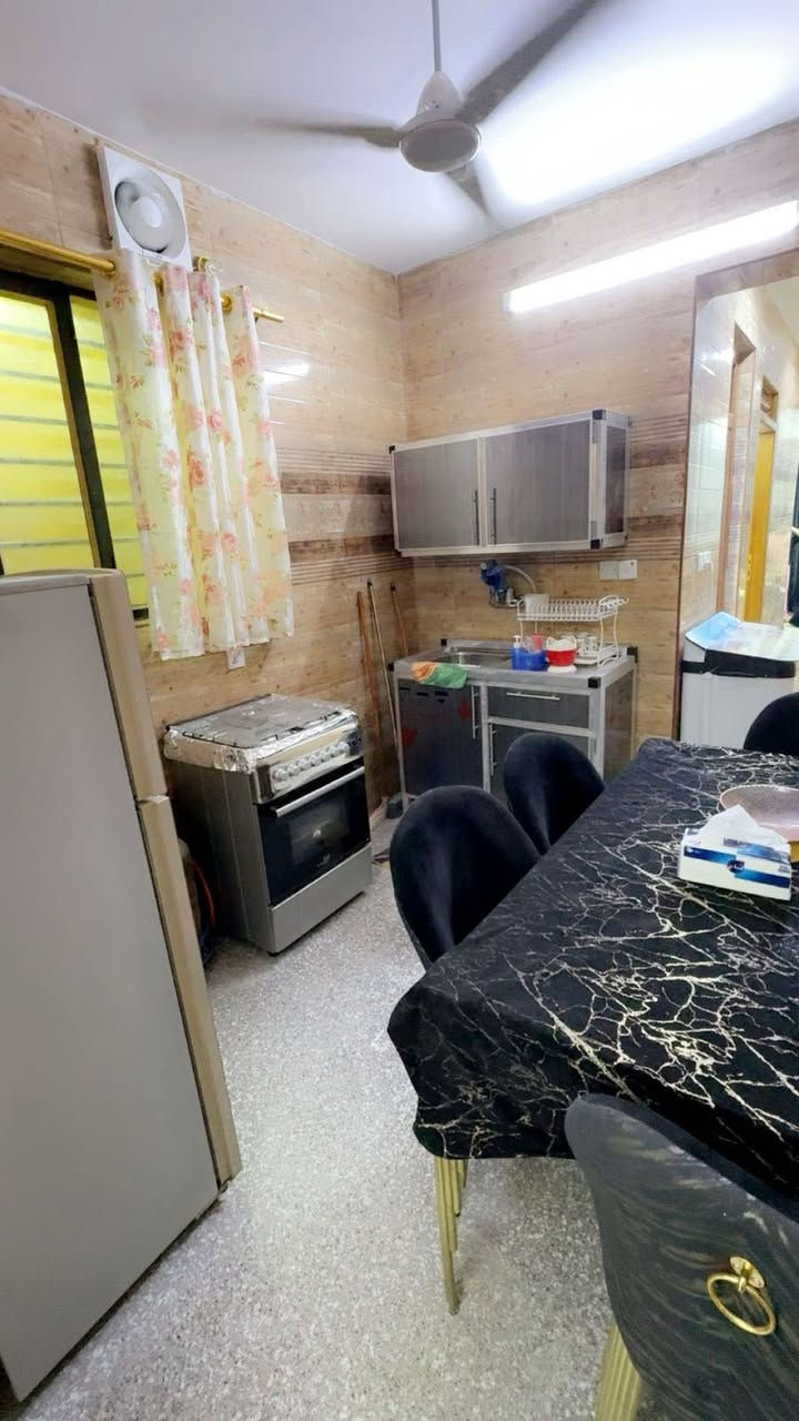 شقه للايجار بلكراده غرفتين وصاله موثثه كامله قرب مجمع الليث الرقم ***********
