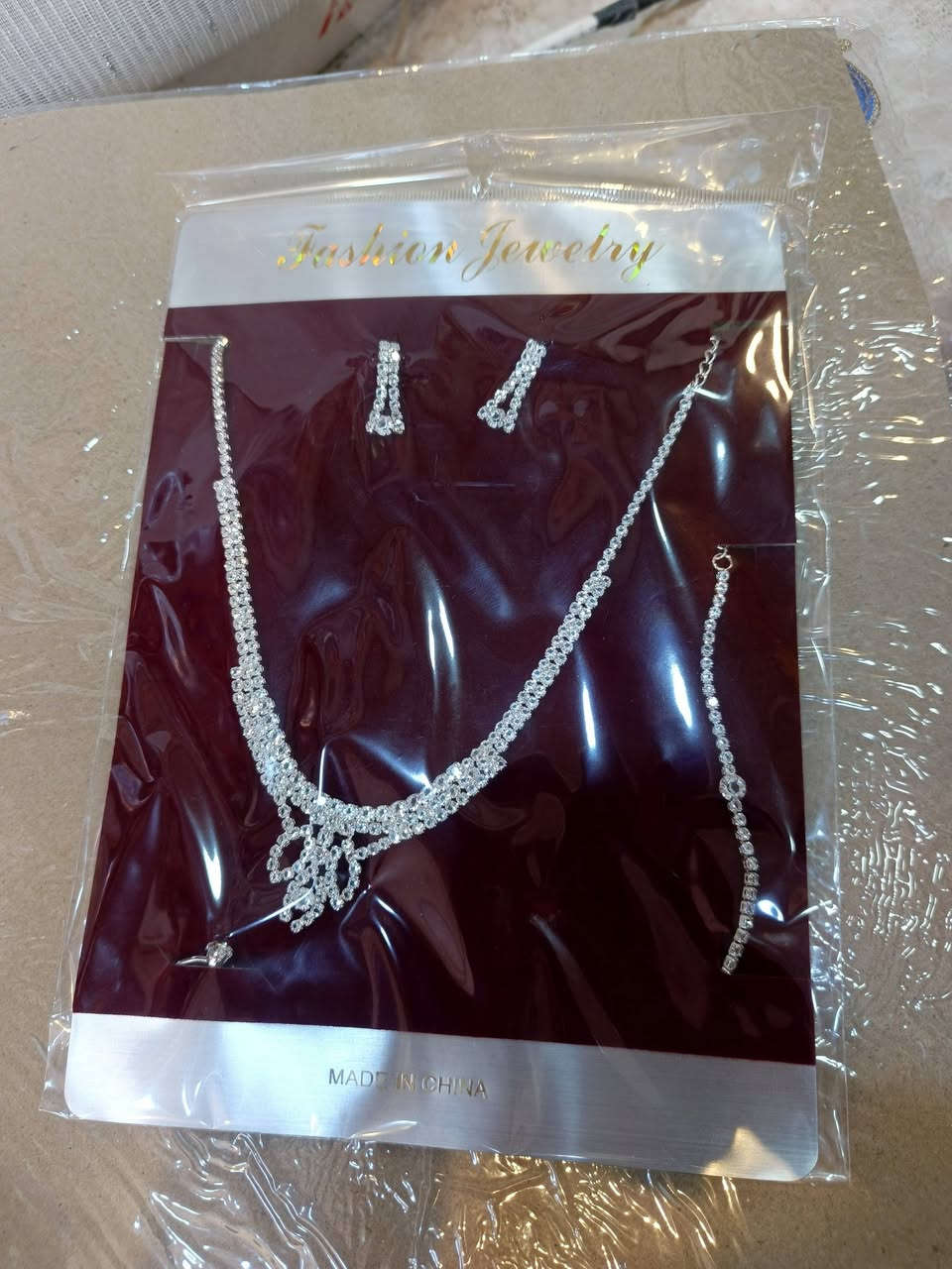 نوع جديد ومختلف اكسسوارات لدى أقمشه عبدالله الشويخ 
نوع مختلف من الأناقة... ولمسة تكمل مظهرك. إذا كنت تبحث عن مجموعة اكسسوارات جذابة للأنظار تضيف لمسة رقيقة إلى مظهرك، قطعة بسيطة
ولكن مع تأثير قوي
اختيار مثالي لنفسك أو كهدية مميزة😍
سعر بلاش 😉 
واتساب***********
        ***********
يوجد خدمة توصيل.
#عشق_الاكسسوارات
