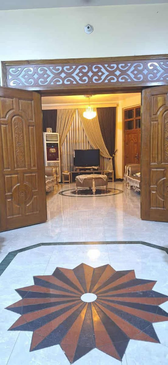⭕️دار للبيع في حي الاساتذة الثانية خلف مدرسه ابن السكيت 

⭕️المساحة ٢٠٠م طابو صرف 

⭕️الطابق الارضي يحتوي على صالة وهول ومطبخ وغرفة نوم ومجمع صحيات 

⭕️الطابق الثاني يحتوي على ثلاث غرف نوم ماستر 

⭕️لطلب سعر  مراسله الصفحة او الاتصال على الارقام

🔹*نستقبل جميع عروضكم السكنية 🏠 والتجارية 🏡 بكافة مناطق الحلة 
……………………………..
للمزيد من المعلومات

مراجعة مكتب بابل الكائن في شارع ٦٠ مقابيل حلويات ريف دمشق او كراج ناجي كماش سابقاً او الاتصال ☎️ 

***********ابو احمدالاسدي  
***********احمد الاسدي
***********امير الاسدي
