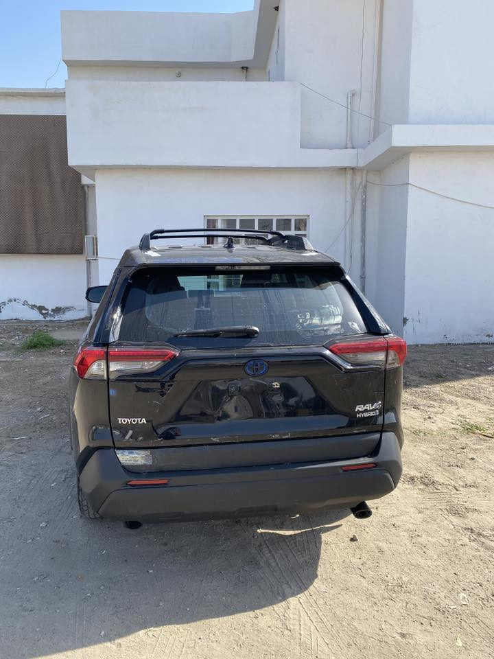 السلام عليكم
تويوتا راف فور  فول مواصفات ما عدا الفتحه 
الحادث  جاملغ بارد وقبق جنطه نفس الون
 السعر 220
مكان السياره / سامراء
للاستفسار ***********
"
