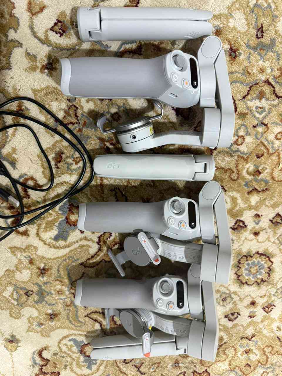 اوزموا موبايل SE 
الجديد مالته ب 160 الف 
3 قطع اذا كلهن احسبهن ب 250 الف 
واذا بس واحد 100 الف 
للاستفسار خاص او ع الرقم 
***********
