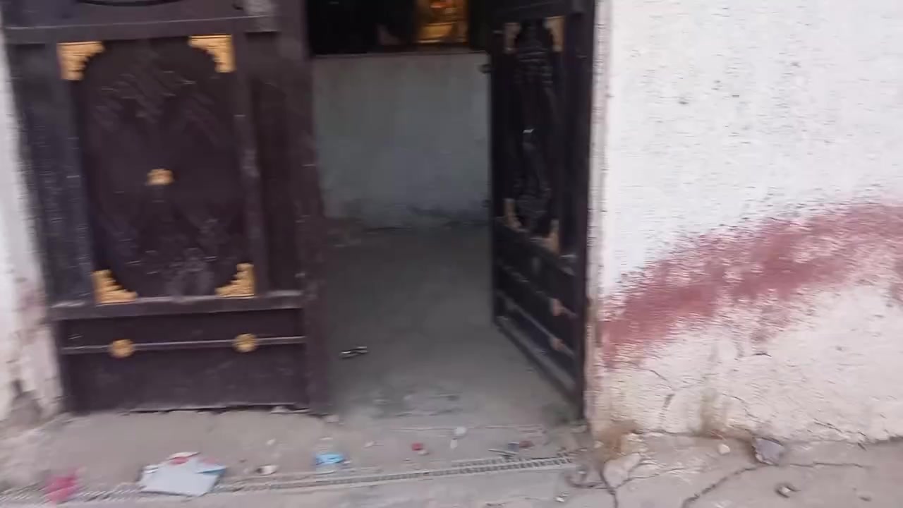 هذا البيت للايجار ورخيص ايجاره  وقريب على ساحه حمزه يحتوي البيت على غرفه نوم واستقبال ومطبخ وخدماته ***********
