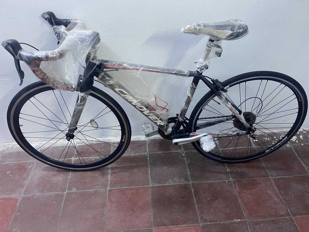 سلام عليكم بايسكل رود سباق نوع (ماركهcanover) 🔴عدد السرع الخلفيه 8واماميه2 (ماشه كاربون )
وزن الباسكل خفيف كلش بدالات شغاله كلشي شغال البايسكل استعمال قليل ونضيف تجي تكلب وتشوف 🔺سعر (275)بي مجال بصيط 📍مكاني بغداد حي العامل ***********📞
