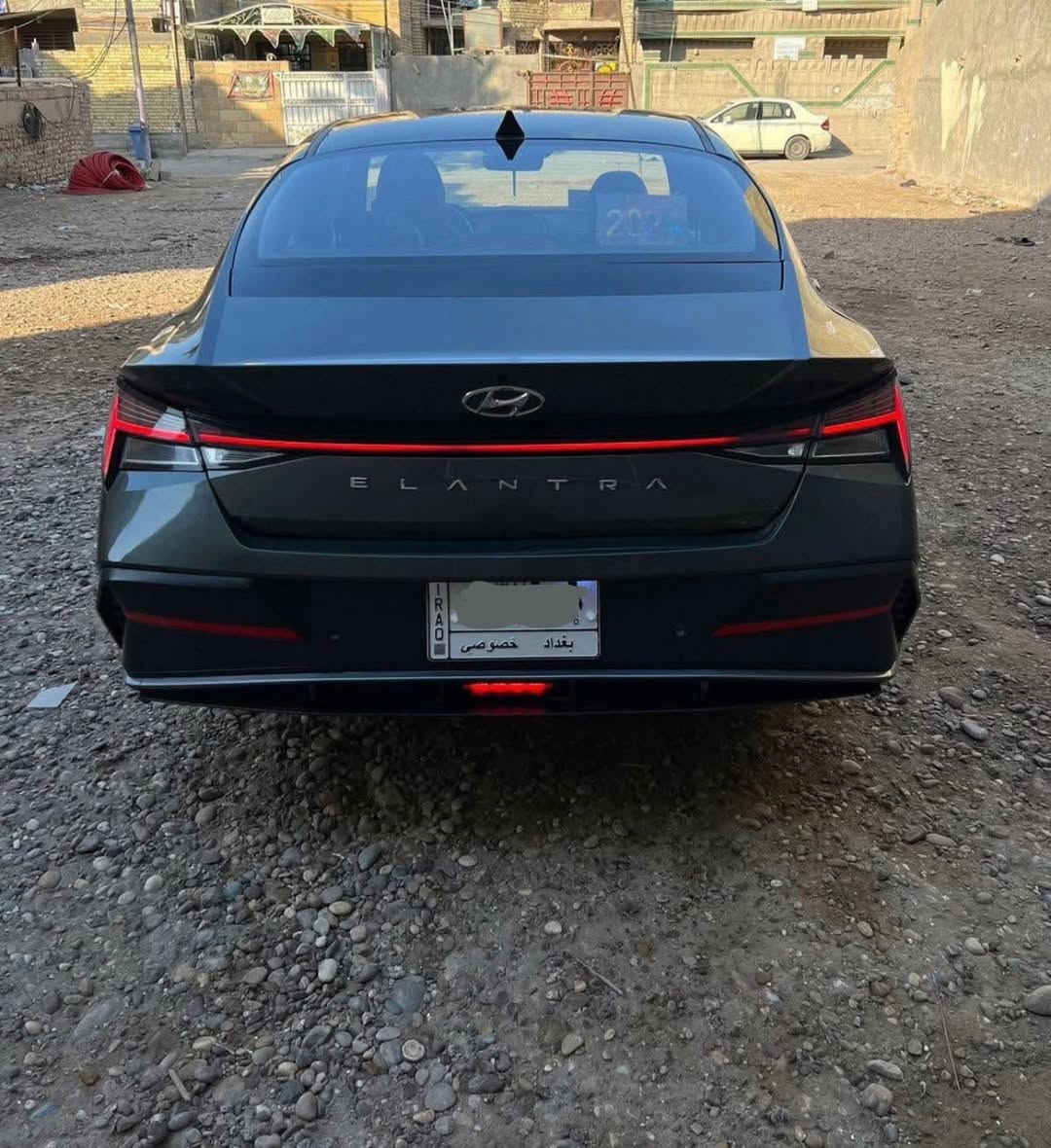 سعرها 110 وبيها مجال للاستفسار ***********
ألنتره 2024 وارد كوري داخله كلين وبالعراق صار بيها جاملغ خلفي مثل ما موضح بالصورة
السيارة فول 1/1 ماعدى الفتحه رقم بغداد 
أي استفسار ثاني اتصلو .
