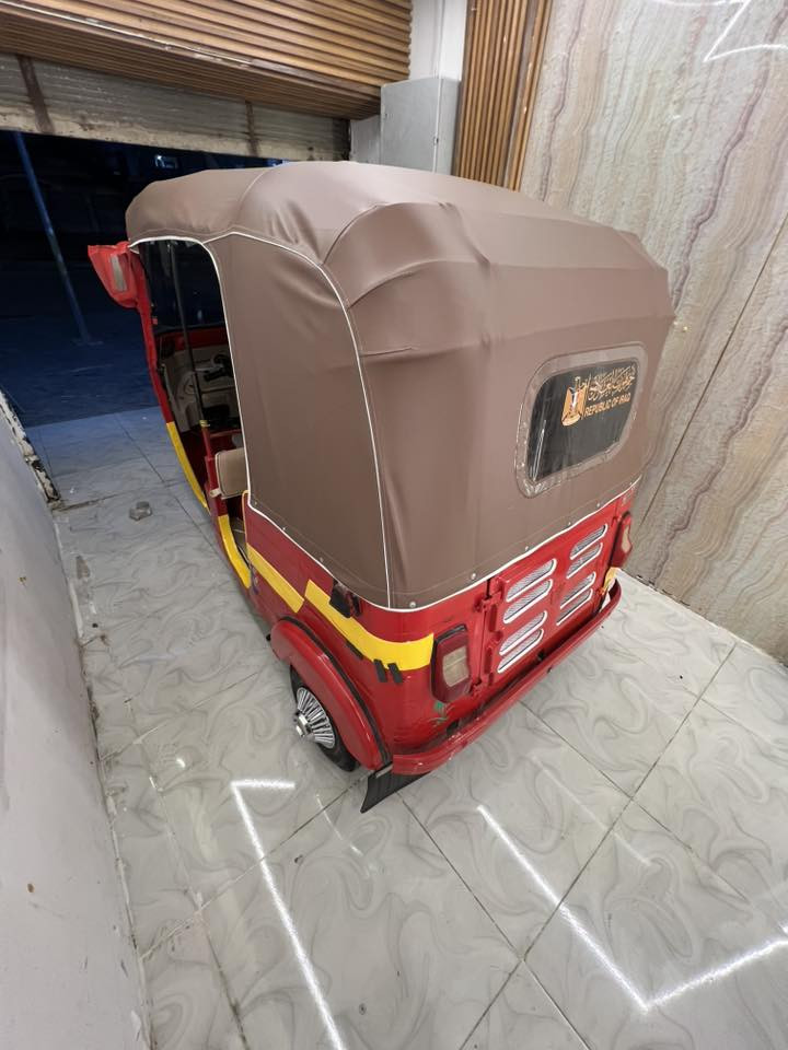 السلام عليكم 🫡 تكتك 2018مرقم لوحه وسنويه تحويل ثانيوم تكتك مابيه نقص برغي )(جادر تخم تاير مسجل كاعيات سفريات كبات دوشمه )مكينه 20جديده تراي زيرو 0️⃣ السعر 4700وبيهه مجال مكاني بعقوبه للستفسار ***********
