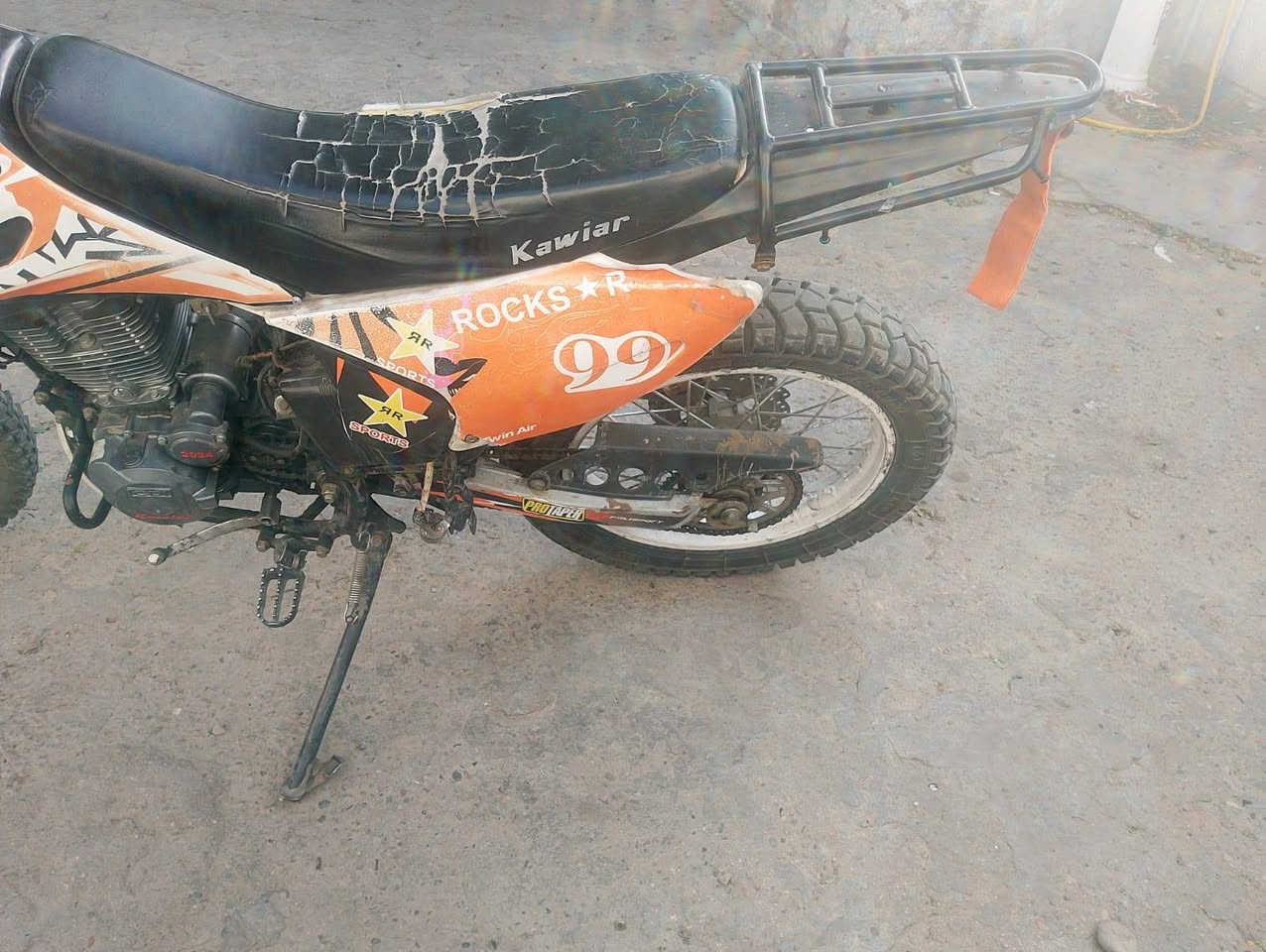 قفاز للبيع او مراوس ب بوكسر
سعرها مليون و بيها مجال مكينه ما مفتوحه وشرط الفحص 
تواصل وتساب عل هذا الرقم *********** ما متواجد خاص 
مكلف بل نشر
