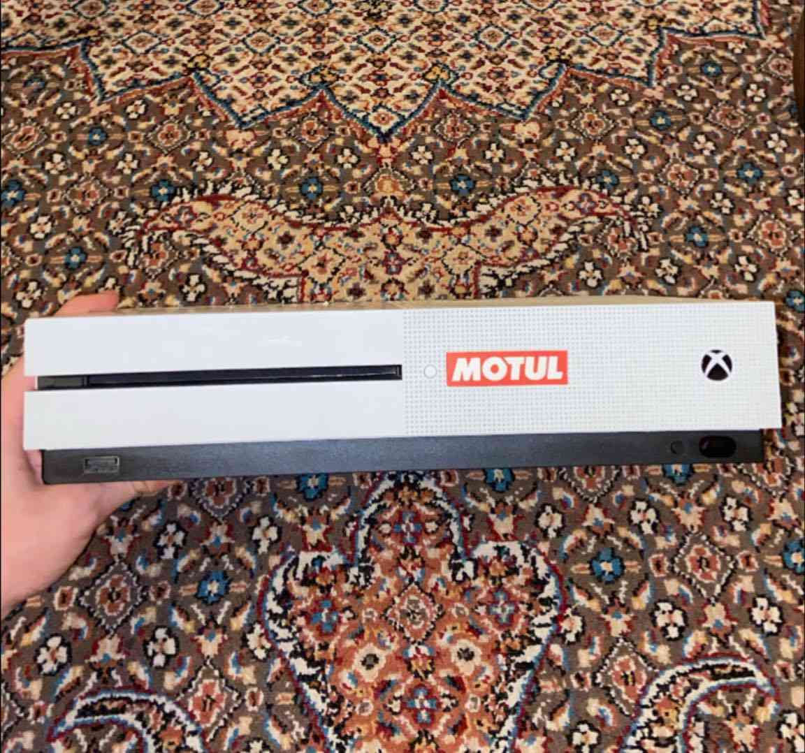 Xbox One S 🤍
السلام عليكم
جهاز اكس بوكس وان اس نص تيرا للبيع 
لوك ستيكر ممفتوح ولا مصلح جدًا نظيف 
ملحقات الاصليه جويستك 
وكيبل البور وكيبل الاج دي 
مع قرص Gta 5 بريميوم ادشن بس القرص سعره 25

للتواصل على الخاص 
ماعندي توصيل مكاني تكريت

ابيع كامل القرص والجهاز بـ 175
وبي مجال للشراي 🤍


**إذا كنت صاحب هذا الإعلان وتريد حذفه لأي سبب، رجاءا أرسل رسالة إلى الدعم الفني**