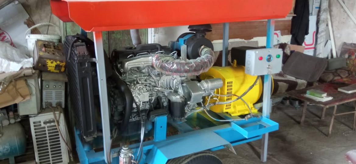 مولدة كيا 2701 30كيفي 120امبير مستعمل نظيف جداً السعر 15 ورقة  العنوان النجف الرقم ***********
